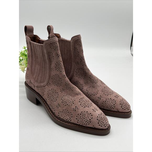 Coach Bowery Chelsea Boot With Cut Out Tea Rose Pink Leather Womens Size 6 - Picture 1 of 16
